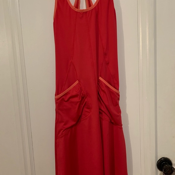 Sporty dress by Lole, very feminine and versatile. - Picture 3 of 3